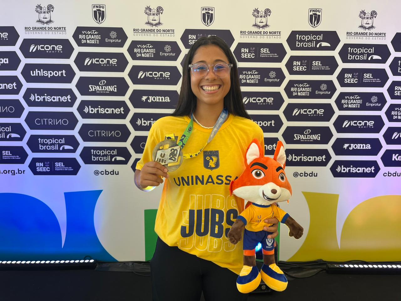História de força e inspiração: estudante da UNINASSAU Rio é campeã no karatê